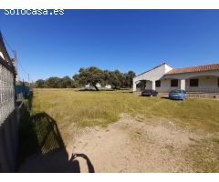 CHALET EN EL MONTE DEL CASAR CON PISCINA Y PISTA DEPORTIVA.