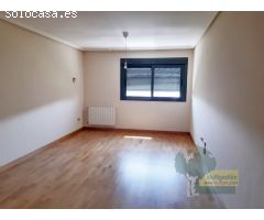EXCELENTE APARTAMENTO DE ESQUINA EN EL CENTRO DE CÁCERES, CON VISTAS FANTÁSTICAS