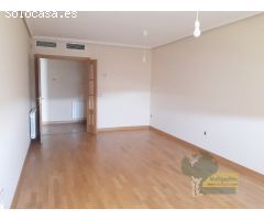 EXCELENTE APARTAMENTO DE ESQUINA EN EL CENTRO DE CÁCERES, CON VISTAS FANTÁSTICAS