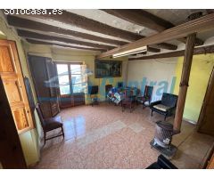 ¡Oportunidad única en Prat de Compte! Casa en venta para reformar