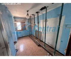 ¡Oportunidad única en Prat de Compte! Casa en venta para reformar