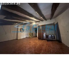 ¡Oportunidad única en Prat de Compte! Casa en venta para reformar
