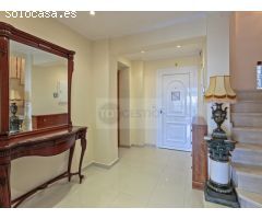 Casa en venta en Playa de Aro con vistas al mar y montañas.