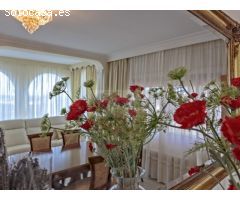 Casa en venta en Playa de Aro con vistas al mar y montañas.