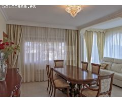 Casa en venta en Playa de Aro con vistas al mar y montañas.