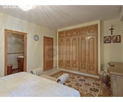 Casa en venta en Playa de Aro con vistas al mar y montañas.