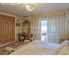 Casa en venta en Playa de Aro con vistas al mar y montañas.