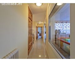 Casa en venta en Playa de Aro con vistas al mar y montañas.