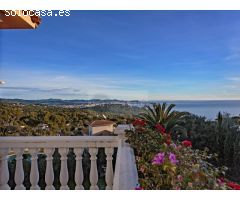 Casa en venta en Playa de Aro con vistas al mar y montañas.
