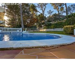 Casa en venta en Playa de Aro con vistas al mar y montañas.