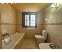 Exclusiva Vivienda Pareada en Golf del Sur con Amplias Terrazas y Piscina