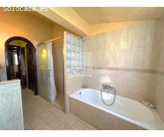 Exclusiva Vivienda Pareada en Golf del Sur con Amplias Terrazas y Piscina