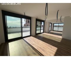 Ático de lujo en alquiler con terraza, piscina y vistas al mar en Mataró