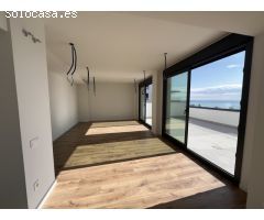 Ático de lujo en alquiler con terraza, piscina y vistas al mar en Mataró
