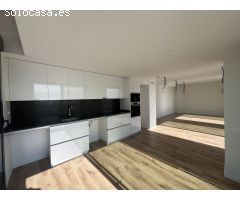 Ático de lujo en alquiler con terraza, piscina y vistas al mar en Mataró