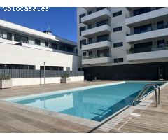 Ático de lujo en alquiler con terraza, piscina y vistas al mar en Mataró