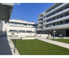 Ático de lujo en alquiler con terraza, piscina y vistas al mar en Mataró