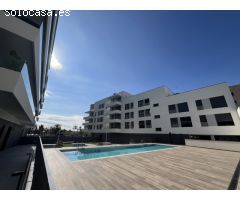 Ático de lujo en alquiler con terraza, piscina y vistas al mar en Mataró
