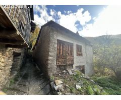 Conjunto de casa y pajar a rehabilitar en Alòs dIsil