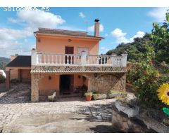 Preciosa casa, de 5 habitaciones, 2 baños, 2 salones, piscina particular y zona