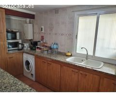 Preciosa casa, de 5 habitaciones, 2 baños, 2 salones, piscina particular y zona