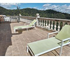 Preciosa casa, de 5 habitaciones, 2 baños, 2 salones, piscina particular y zona