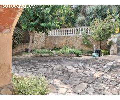 Preciosa casa, de 5 habitaciones, 2 baños, 2 salones, piscina particular y zona