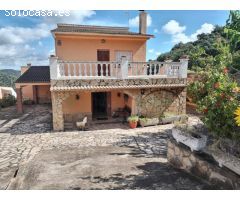 Preciosa casa, de 5 habitaciones, 2 baños, 2 salones, piscina particular y zona