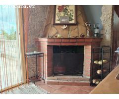 Preciosa casa, de 5 habitaciones, 2 baños, 2 salones, piscina particular y zona