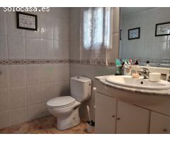 Preciosa casa, de 5 habitaciones, 2 baños, 2 salones, piscina particular y zona