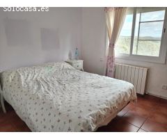 Preciosa casa, de 5 habitaciones, 2 baños, 2 salones, piscina particular y zona