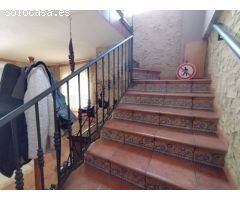 Preciosa casa, de 5 habitaciones, 2 baños, 2 salones, piscina particular y zona