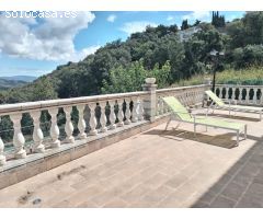 Preciosa casa, de 5 habitaciones, 2 baños, 2 salones, piscina particular y zona