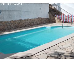 Preciosa casa, de 5 habitaciones, 2 baños, 2 salones, piscina particular y zona