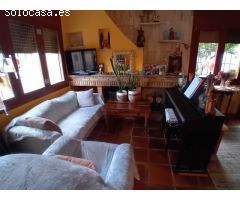 Casa a 4 vents,3 habitacions, 2 banys, menjador, cuina amb illa, bodega,
