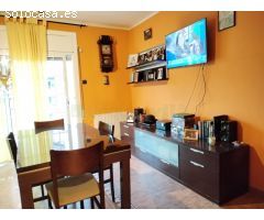 Pis al centre de la població, 3 habitacions, 1 bany, cuina, menjador i gran