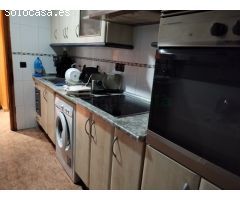 Pis al centre de la població, 3 habitacions, 1 bany, cuina, menjador i gran