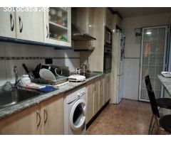 Pis al centre de la població, 3 habitacions, 1 bany, cuina, menjador i gran