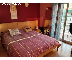 Pis al centre de la població, 3 habitacions, 1 bany, cuina, menjador i gran