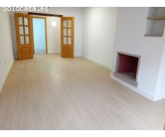 Gran piso de 100m2 en el núcleo de la población , 4 habitaciones, 2 baños,