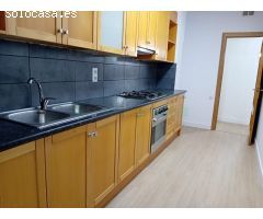 Gran piso de 100m2 en el núcleo de la población , 4 habitaciones, 2 baños,