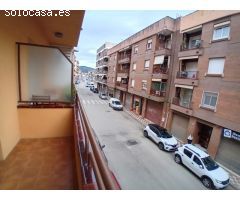 Gran piso de 100m2 en el núcleo de la población , 4 habitaciones, 2 baños,