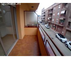 Gran piso de 100m2 en el núcleo de la población , 4 habitaciones, 2 baños,