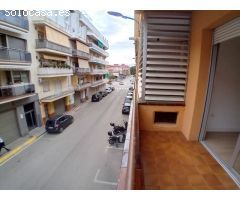 Gran piso de 100m2 en el núcleo de la población , 4 habitaciones, 2 baños,