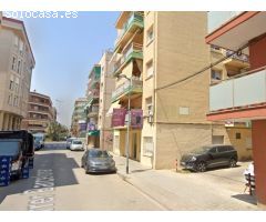Planta baixa a reformar al centre de Pineda de Mar, duns 70m2 2 habitacions,