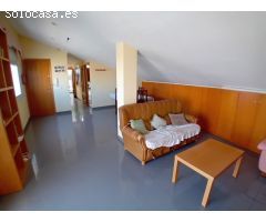 Es ven pis aguilandat, ampli i lluminós, al barri de Les Creus, una zona molt