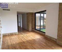Samar Gestion vende excelente Atico con terraza en zona Av. de Europa.