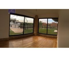 Samar Gestion vende excelente Atico con terraza en zona Av. de Europa.