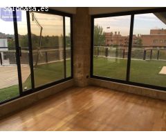 Samar Gestion vende excelente Atico con terraza en zona Av. de Europa.