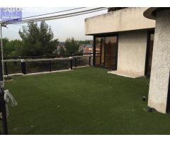 Samar Gestion vende excelente Atico con terraza en zona Av. de Europa.